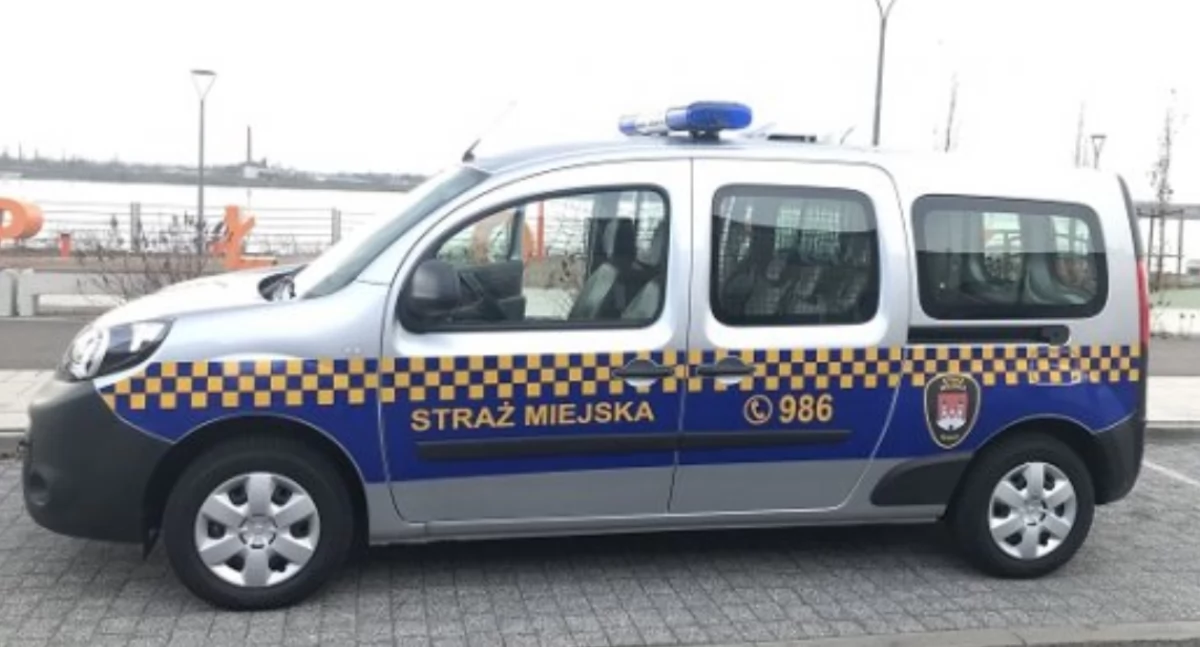 Straż miejska, Służby bloku Traugutta Mężczyzna zmarł klatce schodowej - zdjęcie, fotografia