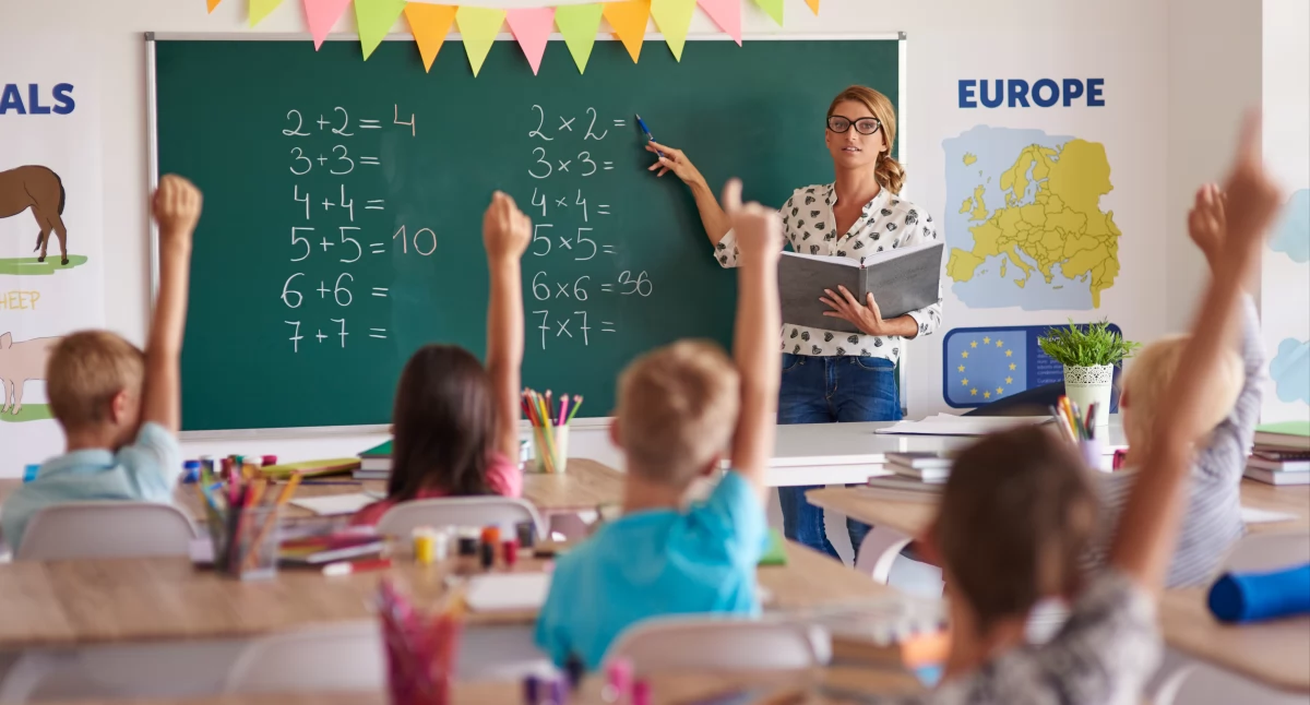 Edukacja, Płock Rozpoczęliśmy szkolny kolejne przedmioty religia zajęcia Ponad tysięcy uczniów! - zdjęcie, fotografia