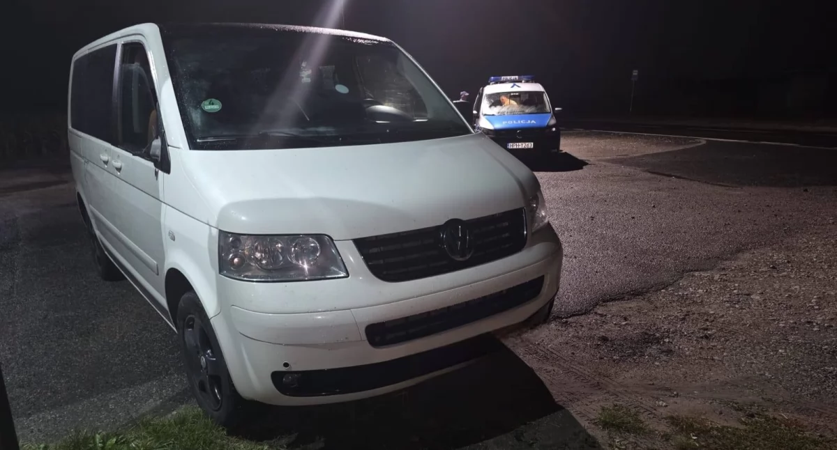 48-letni kierujący volkswagenem z przyczepą kempingową potrącił rowerzystę i uciekł