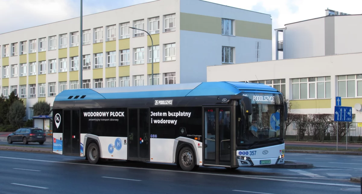 Autobus wodorowy Solaris w czasie testów na płockich ulicach