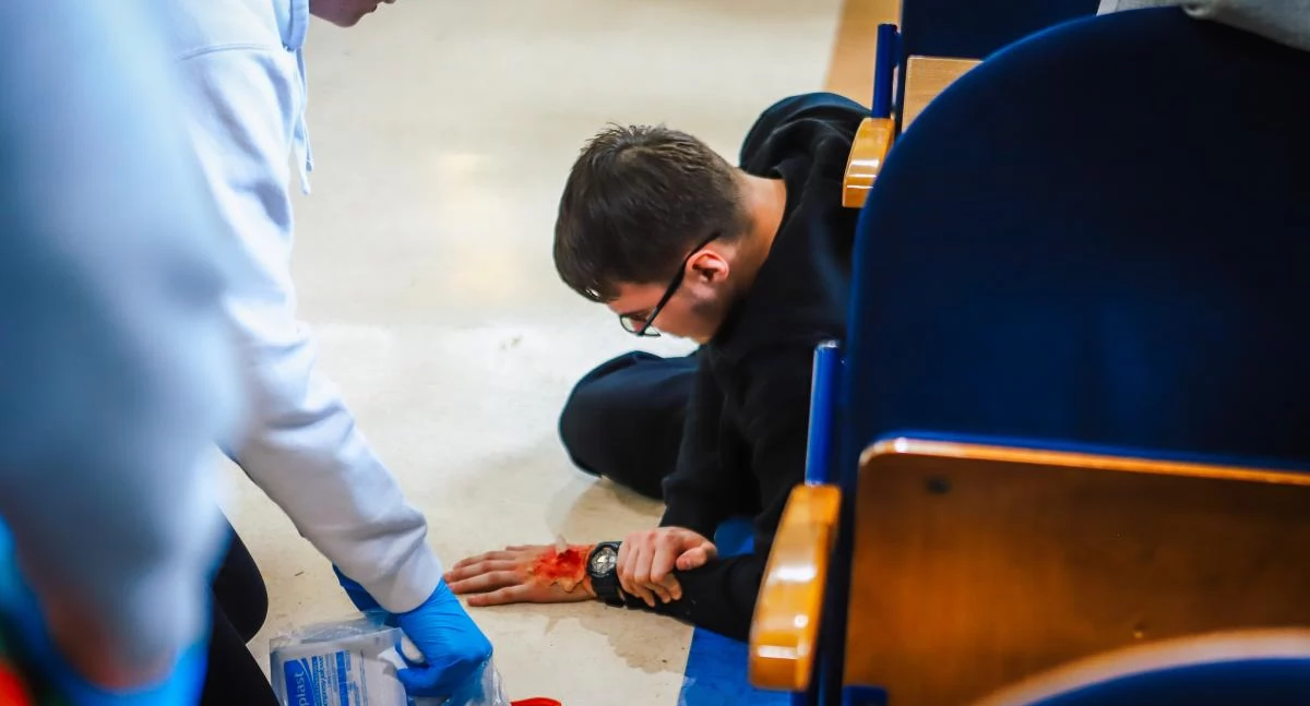 Warto wiedzieć, września Płockie Mistrzostwa Pierwszej Pomocy Szkół Podstawowych - zdjęcie, fotografia