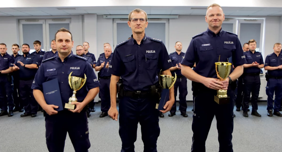 Od prawej: asp. Jakub Tomaszewski z Komendy Miejskiej Policji w Płocku, asp. szt. Karol Mazurkiewicz z Komendy Powiatowej Policji w Lipsku i st. asp. Krzysztof Kruk z Komendy Miejskiej Policji w Płocku.