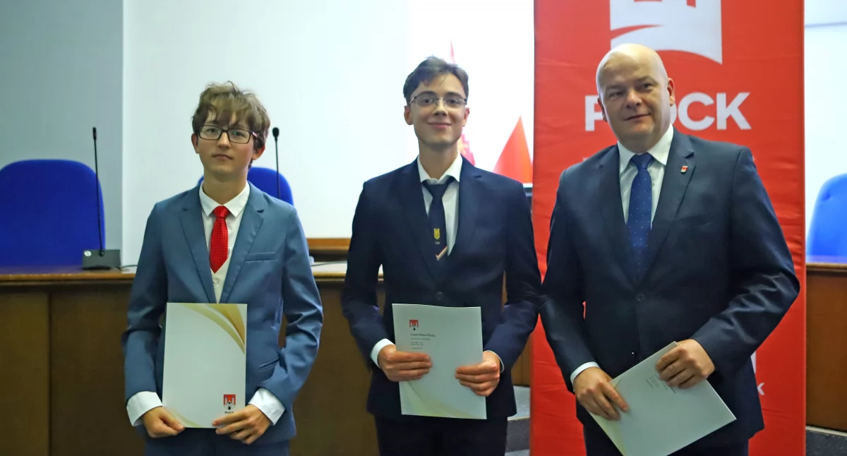 W tym roku stypendia „Płockie Talenty” otrzymało 76 uczniów z płockich szkół podstawowych i ponadpodstawowych – dwoje w najwyższej kwocie 10 tys. zł