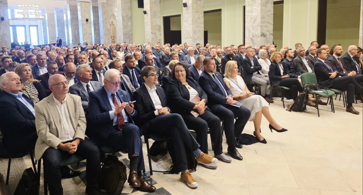 Warto wiedzieć, powinien wyglądać rozwój samorządów lokalnych Rozmawiano warszawskiej konferencji - zdjęcie, fotografia