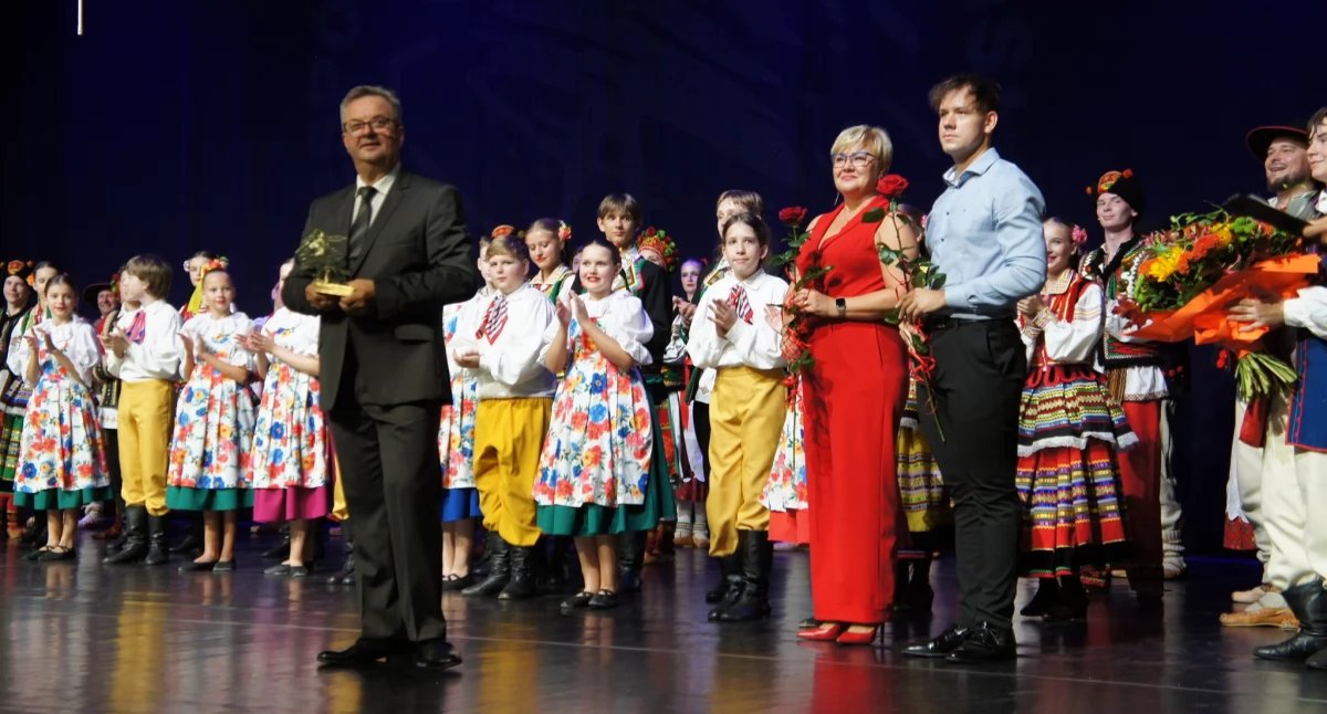 Koncert i zespół, Jubileusz lecia Zespołu Pieśni Tańca „Wisła” wirujące oberka kujawiaka mazura - zdjęcie, fotografia
