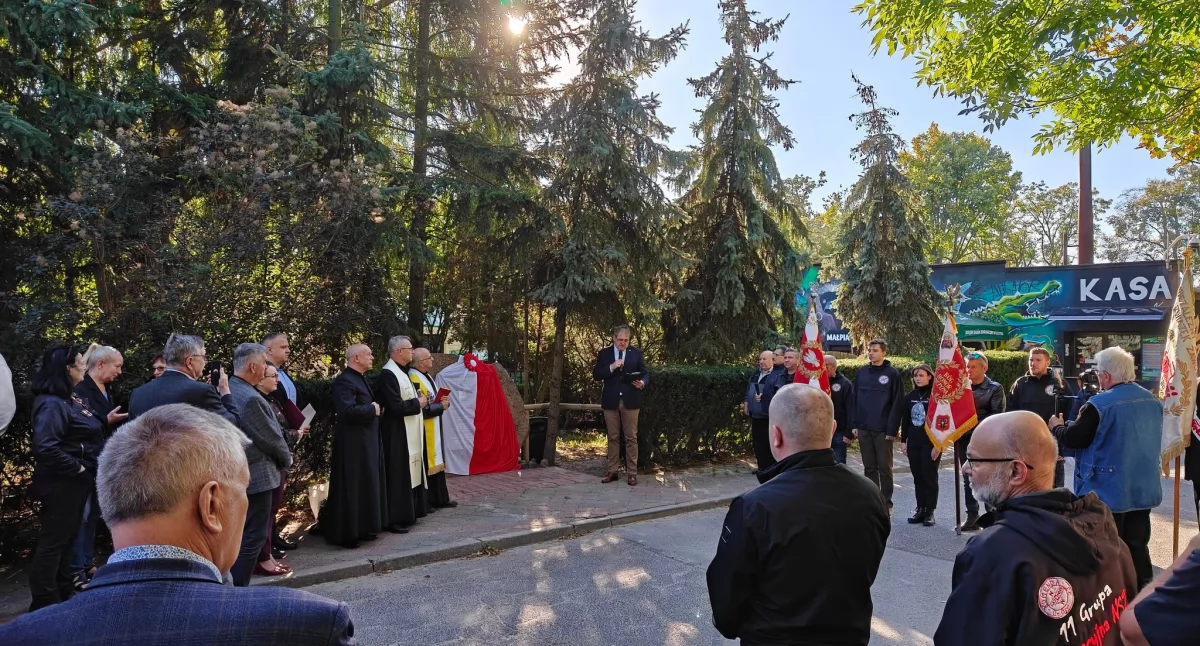 Uroczystość odsłonięcia tablicy pamiątkowej poświęconej Tadeuszowi M. Taworskiemu w ZOO w Plocku