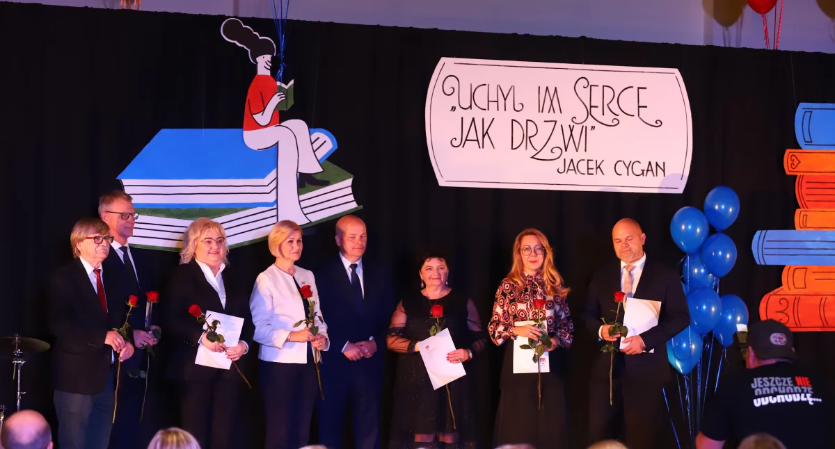 Podczas tegorocznych obchodów Dnia Edukacji Narodowej prezydent Płocka Andrzej Nowakowski nagrodził 94 nauczycieli