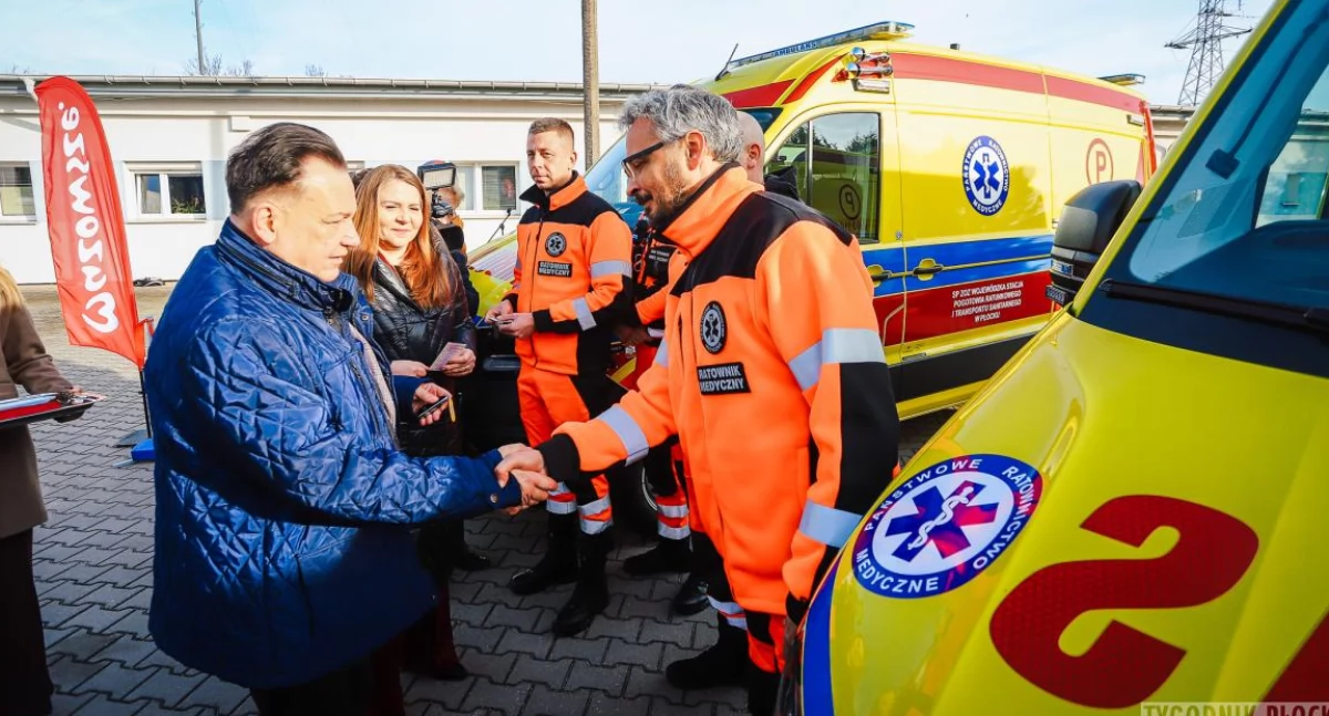 Płocka stacja pogotowia zakupiła 3 nowe ambulanse, które trafiły do Staroźreb, Sierpca, Iłowa. Łączny koszt to kwota ponad 1,7 mln zł