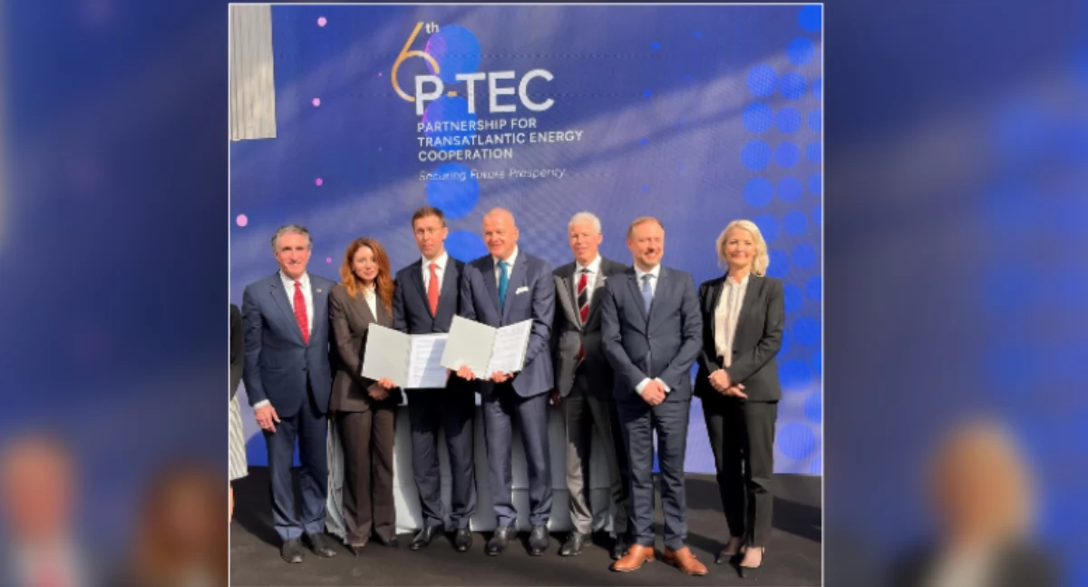 Robert Soszyński, Wiceprezes Zarządu ORLEN ds. Operacyjnych (w środku) podpisał porozumienie podczas organizowanej przez Atlantic Council konferencji poświęconej transatlantyckiej współpracy energetycznej