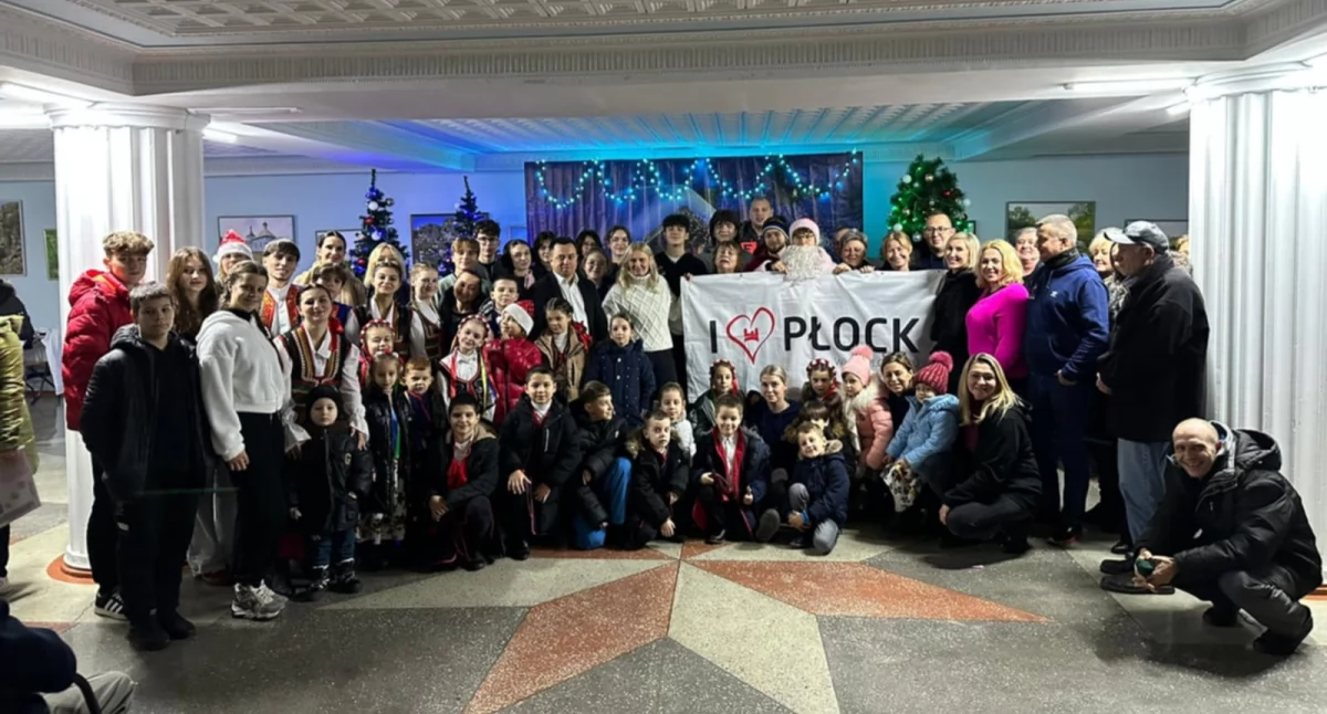 Akcja społeczna, okrągła rocznica wyjątkowej akcji pomocowej którą zaangażowani wolontariusze Płocka powiatów płockiego gostynińskiego Polakom Rumunii Mołdawii Litwie - zdjęcie, fotografia