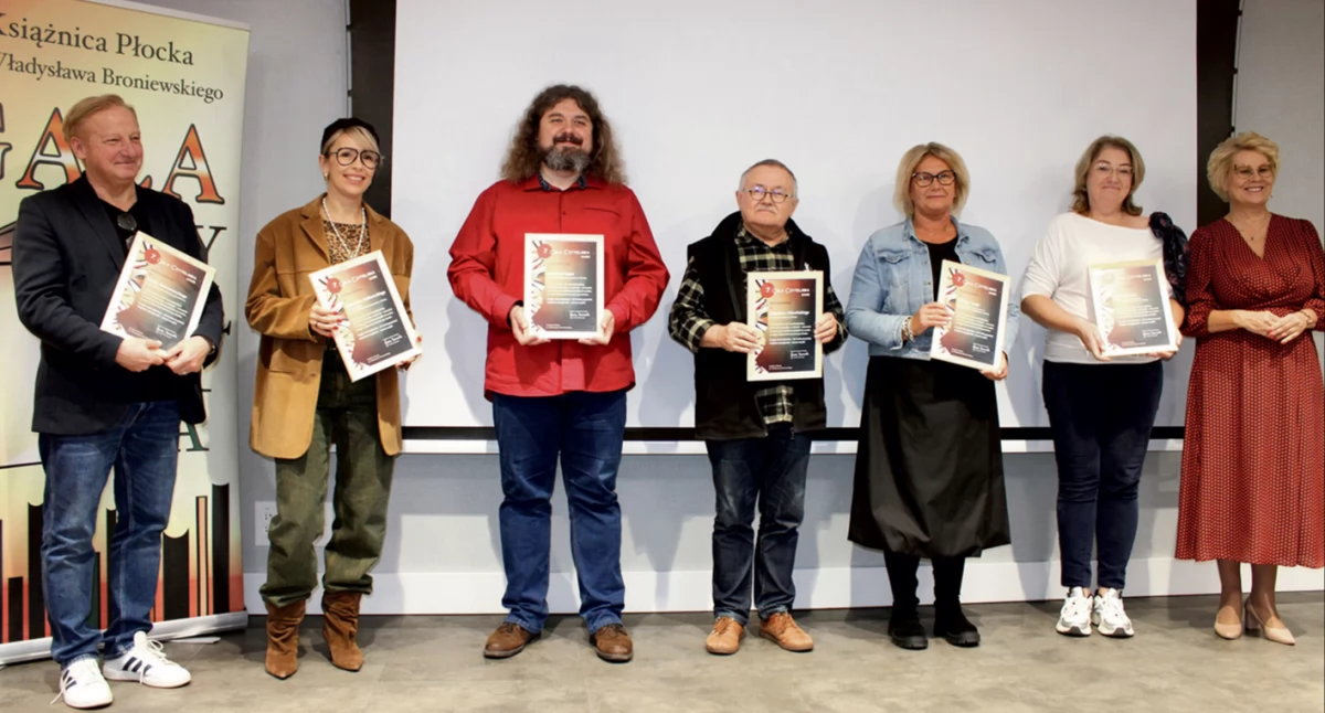 Książka, Złote Karty najlepszych Czytelnika Książnicy Płockiej - zdjęcie, fotografia