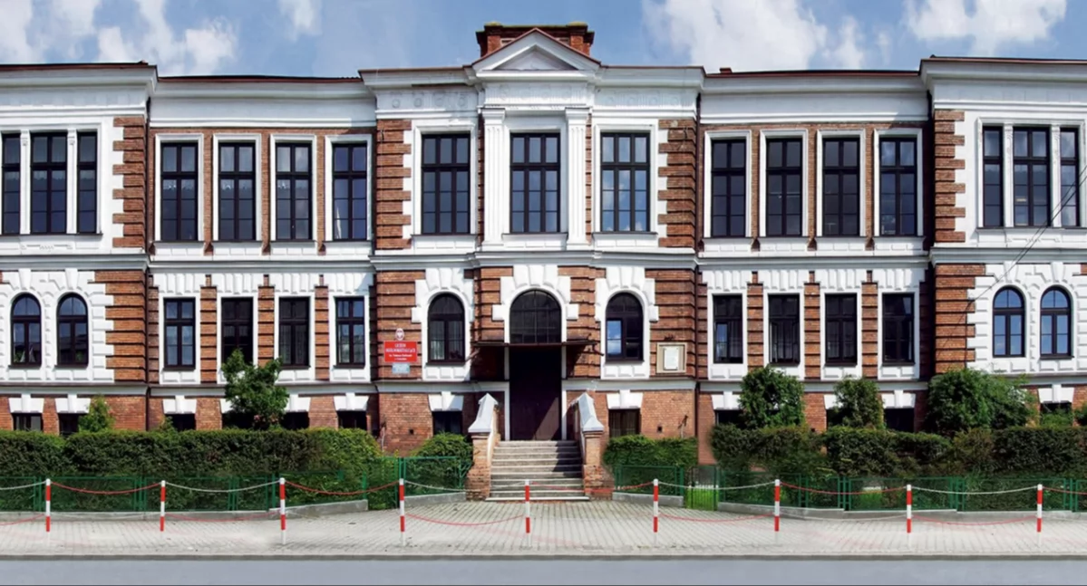 Zabytki regionu płockiego, Liceum Ogólnokształcące Tadeusza Kościuszki Gostyninie Historia pisana pokoleń edukacja projektowana jutro - zdjęcie, fotografia