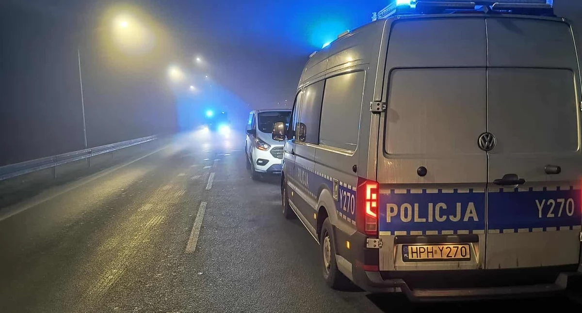 Wypadki, Kierowca ciężarówki zasnął kierownicą Utrudnienia obwodnicy Płocka - zdjęcie, fotografia