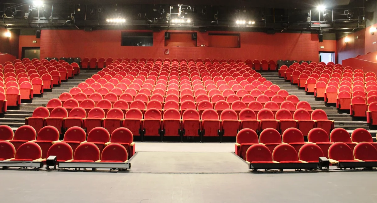 Warto wiedzieć, bezpiecznie! Teatrze Dramatycznym życie wróciło normy - zdjęcie, fotografia