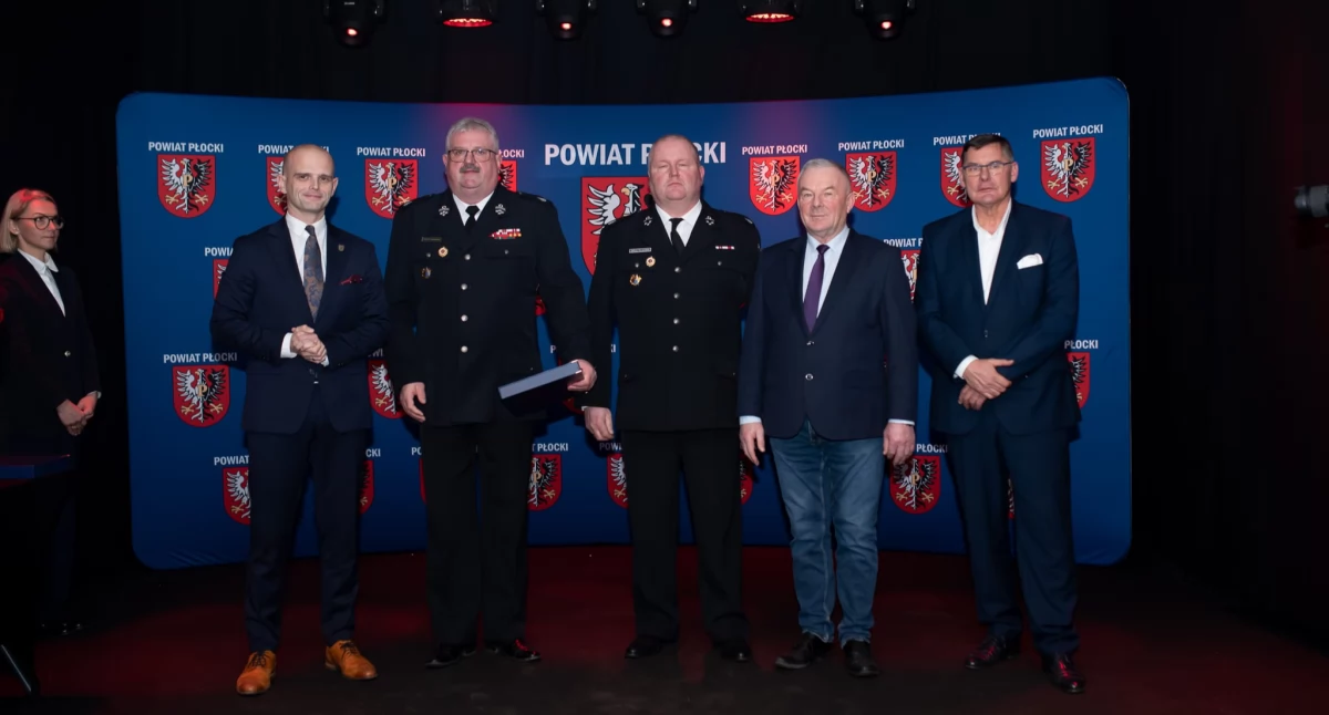 O tym się mówi, Powiat Płocki podziękował pomoc czerwcowej nawałnicy Uhonorowano strażaków firmy samorządy - zdjęcie, fotografia