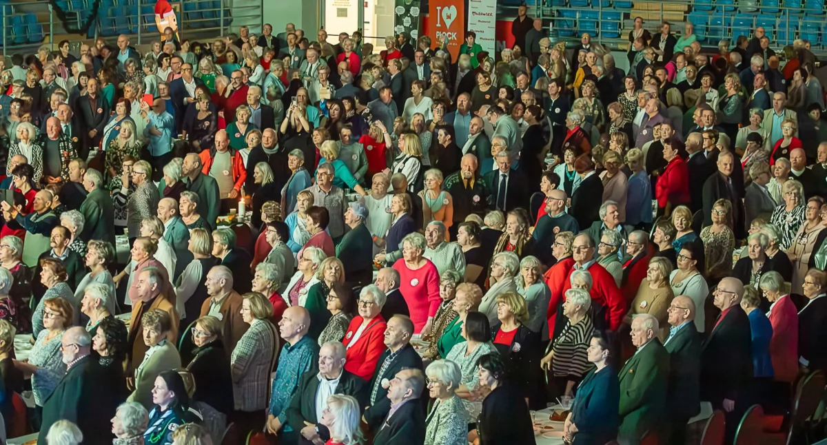 Na wigilijnej kolacji organizowanej przez Stowarzyszenie AS rokrocznie spotyka się blisko 1000 osób (zdjęcie z ubiegłorocznego spotkania wigilijnego)
