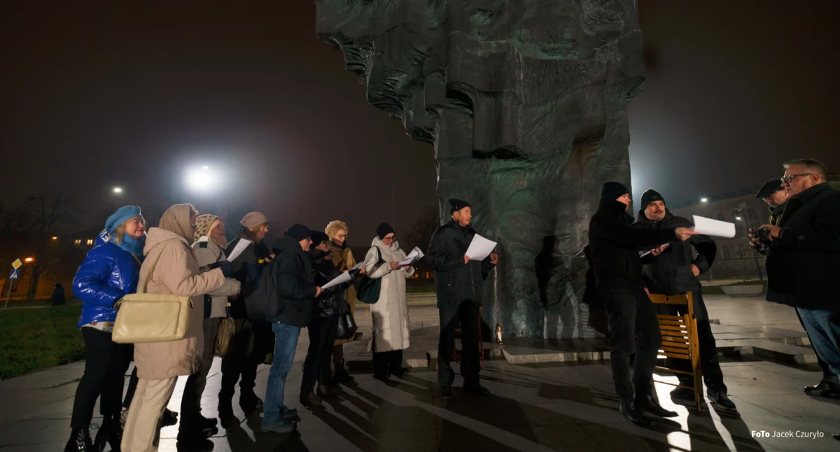 Dzieje się w Płocku, Czytaliśmy wiersze Broniewskim - zdjęcie, fotografia