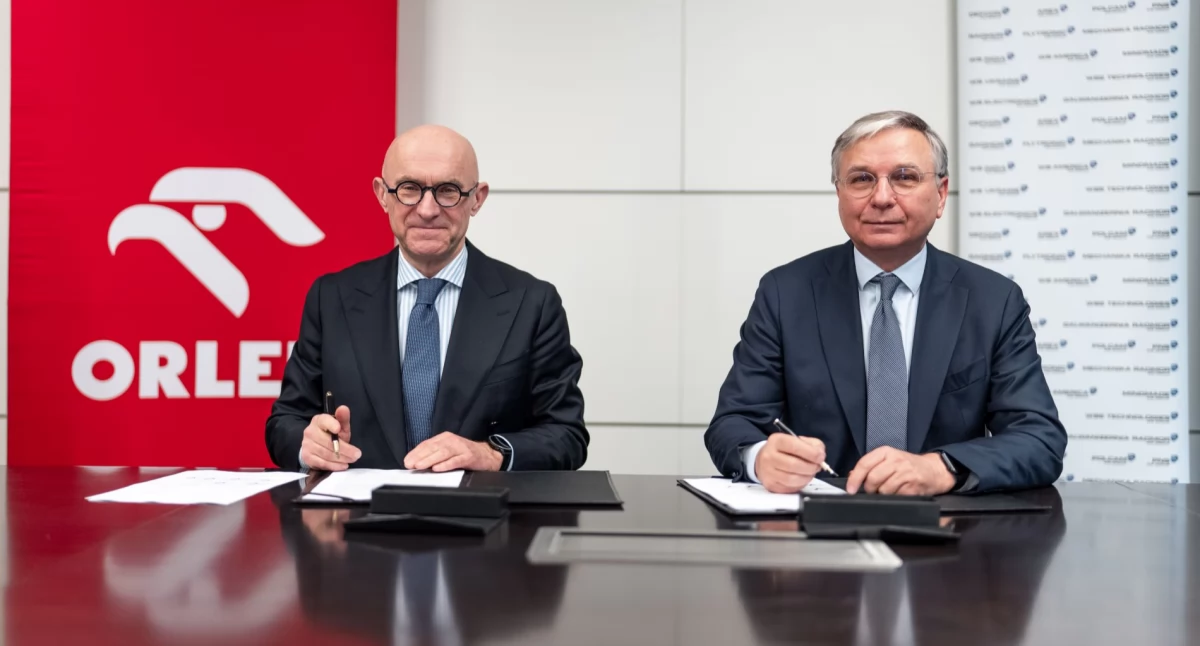 Od lewej Ireneusz Fąfara, Prezes Zarządu ORLEN oraz Piotr Wojciechowski, Prezes Grupy WB podczas podpisania porozumienia 