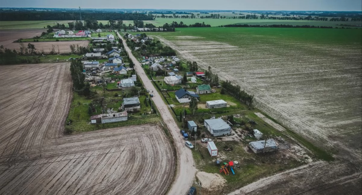 5 czerwca na powiatem płockim przechodzi nawałnica. Najmocniej ucierpiała gmina Drobin. W miejscowości Mokrzk bez dachu nad głową zostało 3/4 mieszkańców.