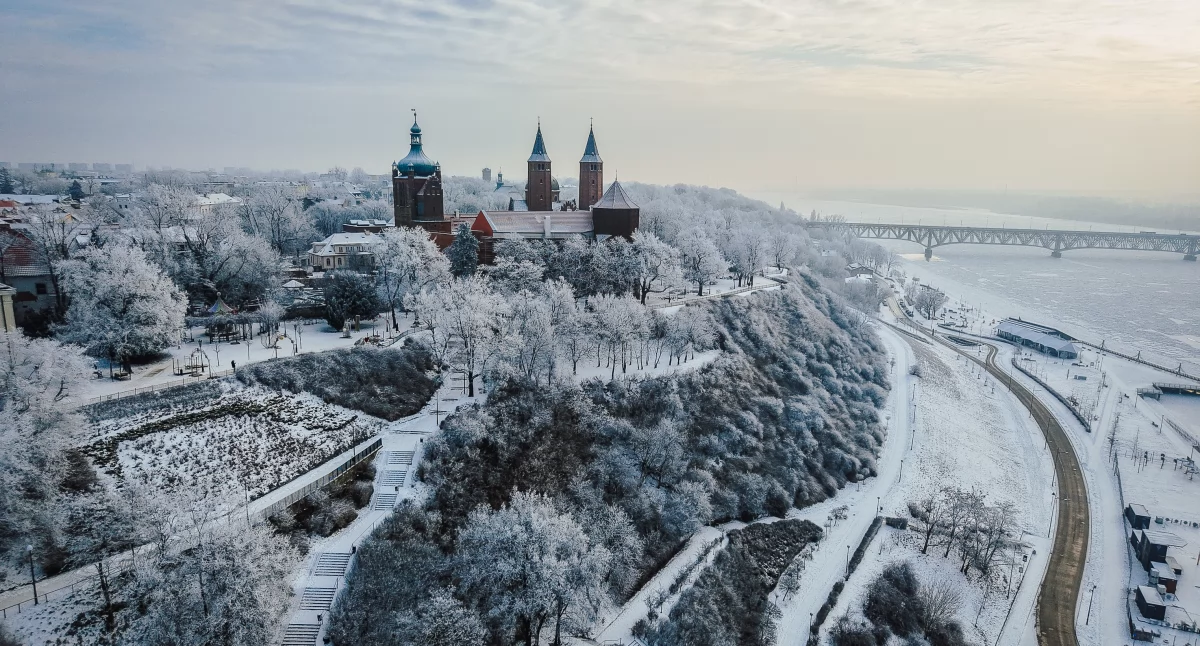 Arktyczne mrozy uderzają w Płock. IMGW przedłuża ostrzeżenie – temperatura spadnie do -16 stopni