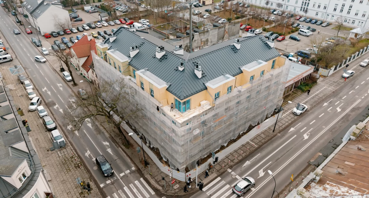 Warto wiedzieć, kamienica centrum Płocka Trwają prace wewnątrz obiektu - zdjęcie, fotografia