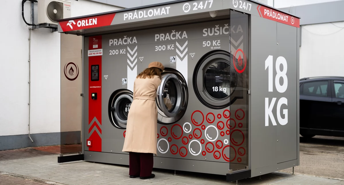 Na jednej z najpopularniejszych stacji ORLEN w Czechach, w Průhonicach przy autostradzie D1 koncern uruchomił całodobowy pizzamat oraz profesjonalną samoobsługową pralnię 
