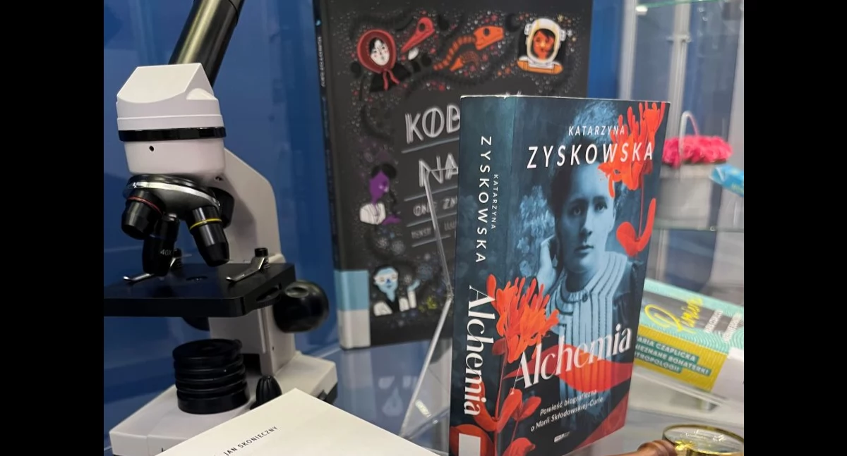 Wystawę -  „Nieobecna? Już nie! Herstorie odwagi” -  można oglądać w Bibliotece Pedagogicznej w Płocku do końca lutego 2026 roku