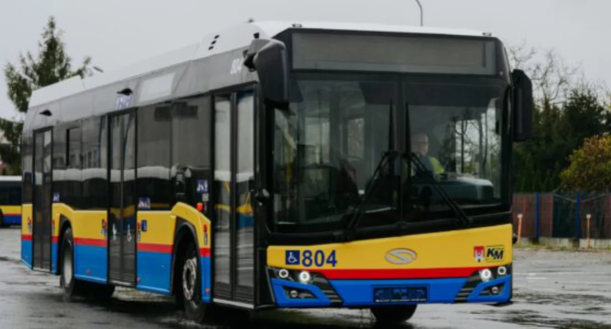 Warto wiedzieć, Mniej autobusów płockich ulicach - zdjęcie, fotografia