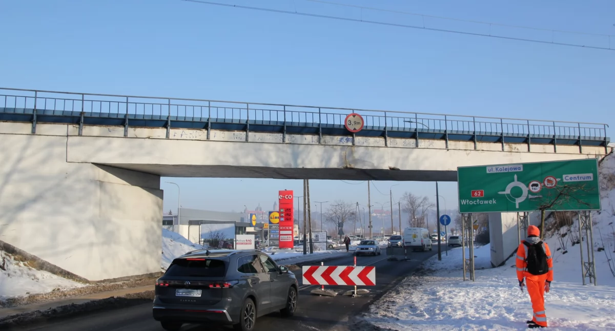 Warto wiedzieć, Kolejowej Radziwiu odbywa wahadłowo Pociągi jeżdżą zmian - zdjęcie, fotografia