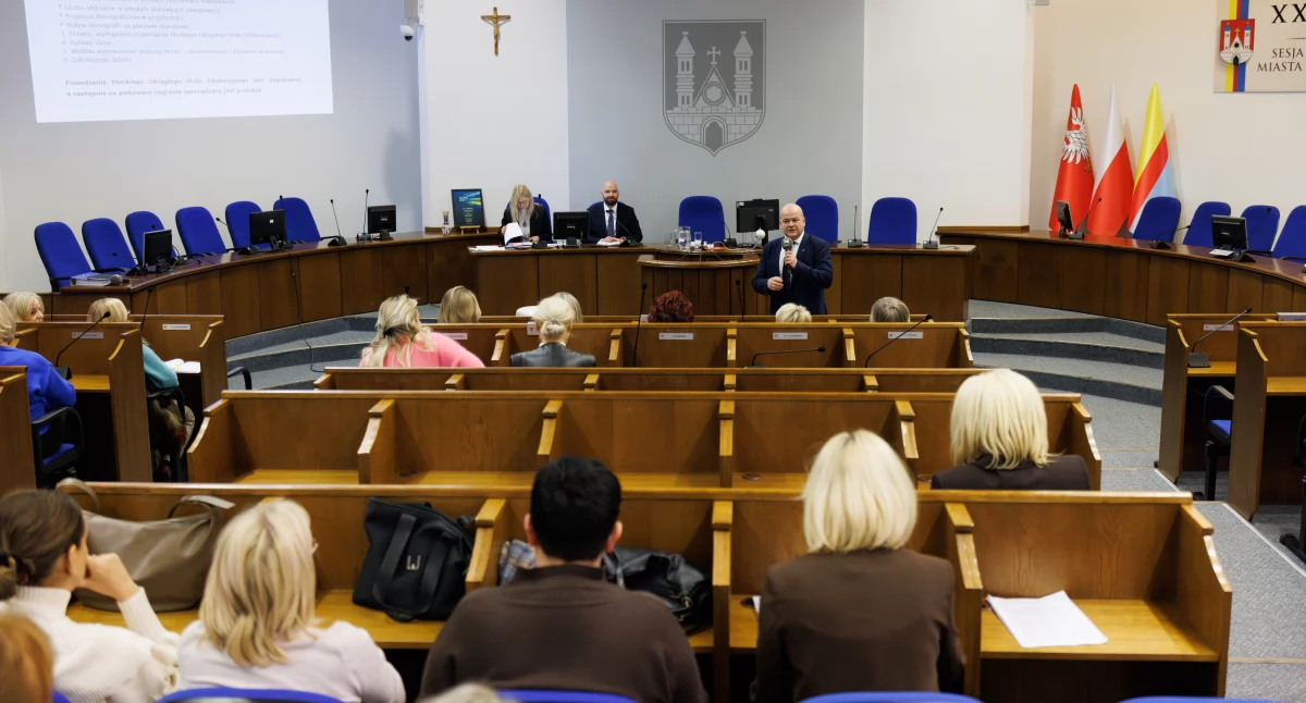 W Płocku rodzi się coraz mniej dzieci. Skutki niżu są coraz bardziej odczuwalne i zauważalne między innymi w miejskich przedszkolach. O tym jak poprawić sytuację płockiego systemu edukacyjnego dyskutowano podczas pierwszego w tym roku posiedzenia Płockiego Okrągłego Stołu Edukacyjnego