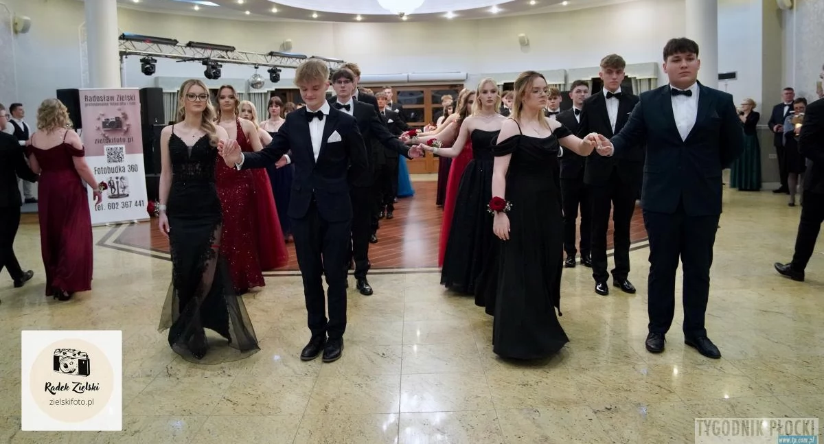 Polonez w wykonaniu uczniów Zespołu Szkół im. Stanisława Staszica w Gąbinie 