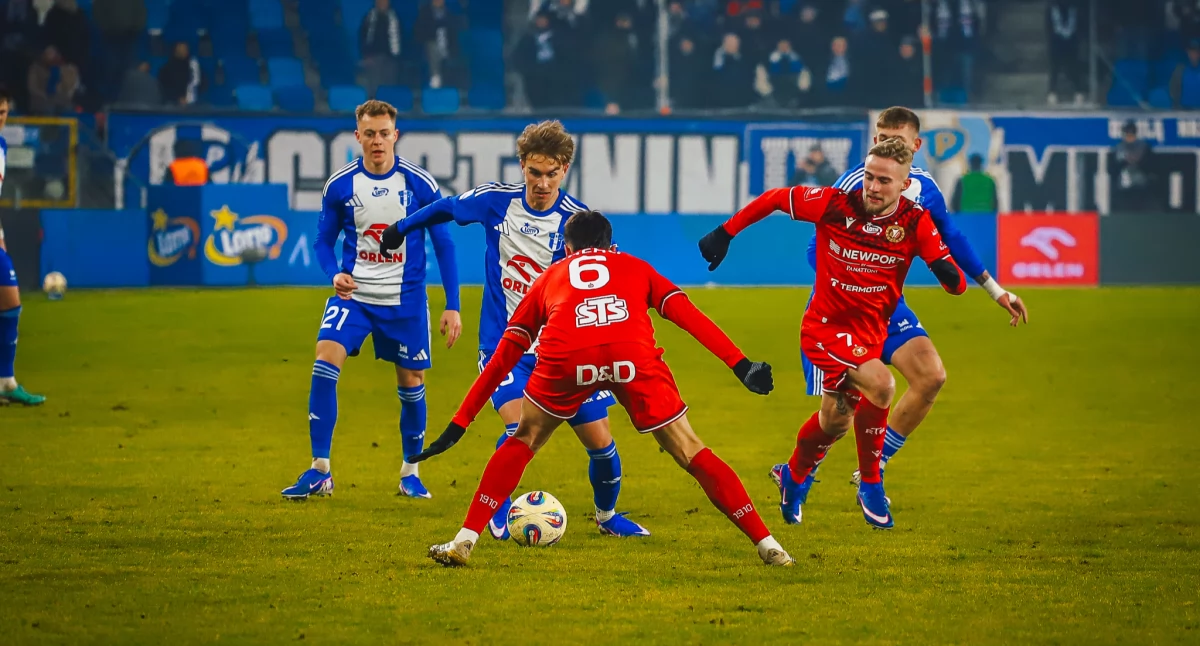 Piłka nożna, Wisła Płock znowu pokonana Widzewa Łódź - zdjęcie, fotografia