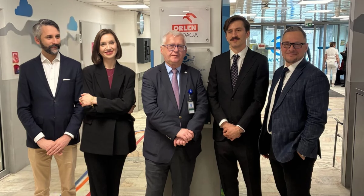 Orlen, Ponad przekazała Fundacja ORLEN kardiomonitory Centrum Zdrowia Dziecka - zdjęcie, fotografia