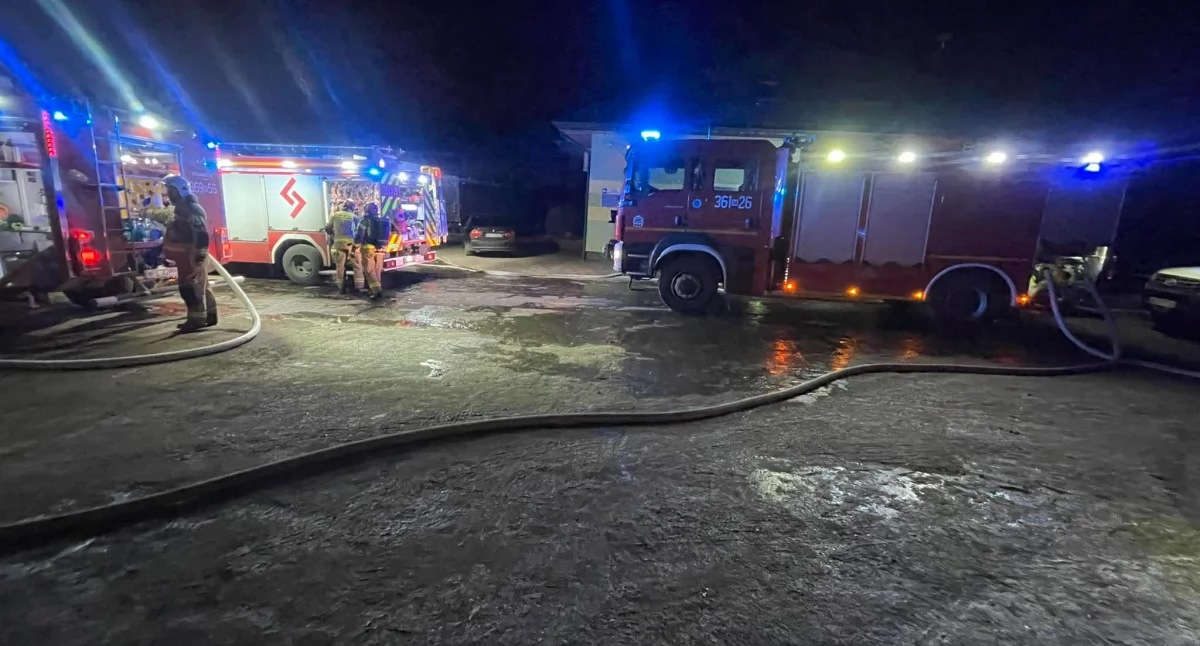 Straż Pożarna, Pożar warsztatu mechanicznego Ślepkowie Szlacheckim ustalanie przyczyn - zdjęcie, fotografia