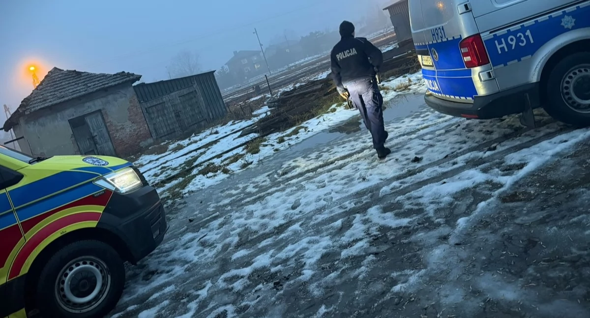 Policjanci odnaleźli wychłodzonego mężczyznę w pustostanie 
