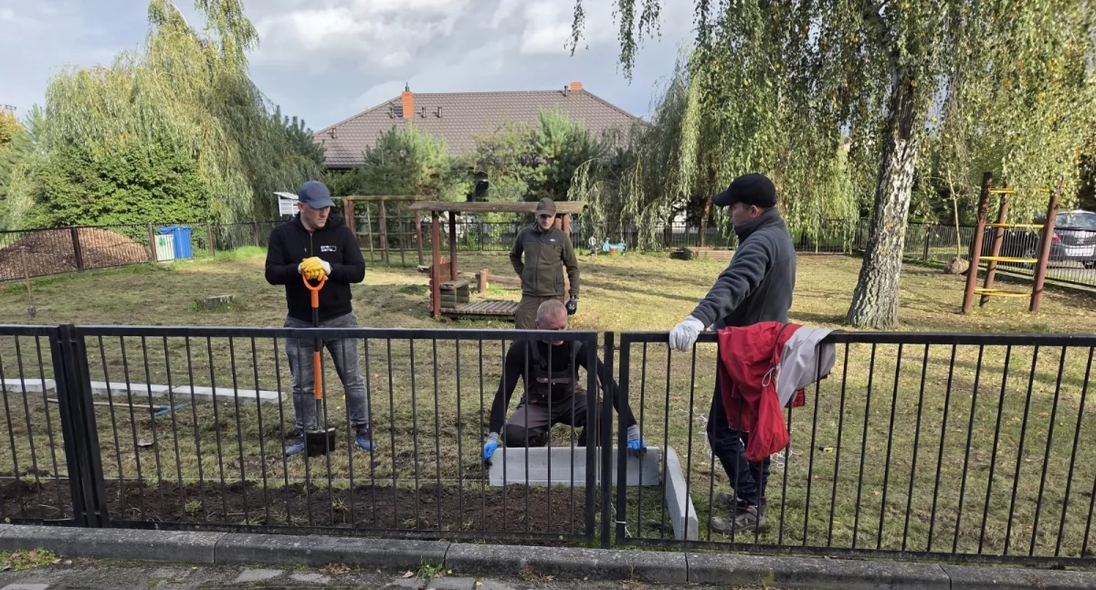 Wokół Nas, WOŚP turnieje piłkarskie działania ekologiczne Narodowe Czytanie Wspólnie Sikorza Okolic - zdjęcie, fotografia