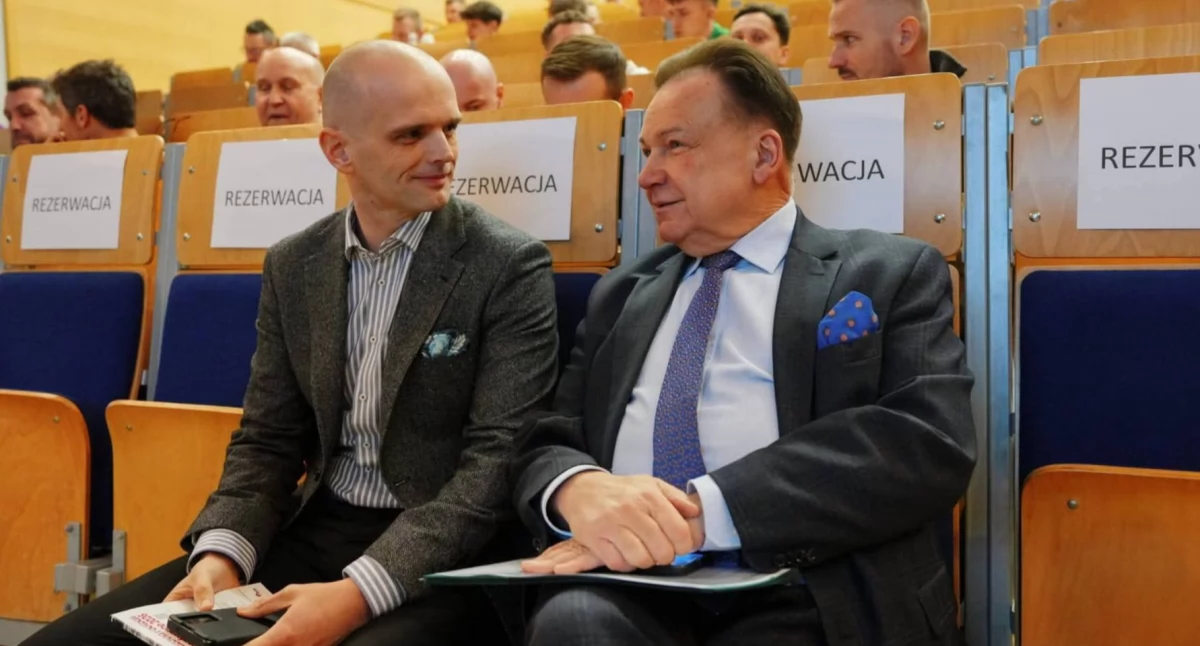 fot. Starostwo powiatowe w Płocku. Mazovia Football Conference 2026. Na zdjęciu Adam Struzik marszałek województwa mazowieckiego i starosta płocki Sylwester Ziemkiewicz.