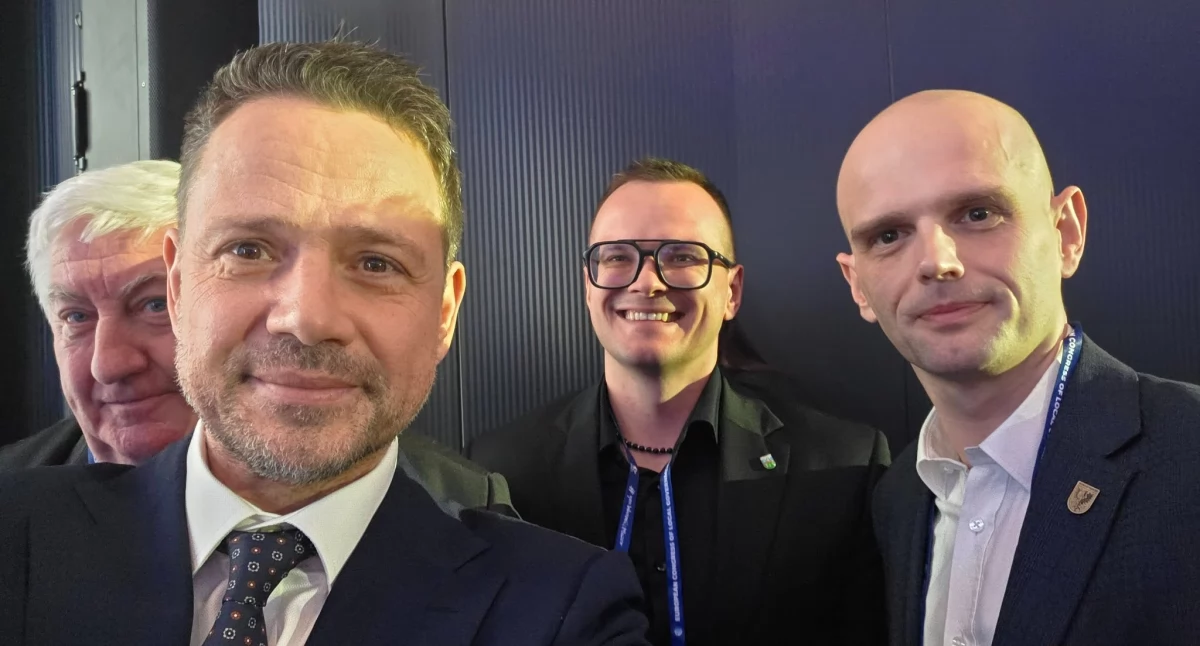 fot. Starostwo Powiatowe w Płocku. XI Europejski Kongres Samorządów. Na zdjęciu m.in. Prezydent Warszawy Rafał Trzaskowski, Starosta Płocki Sylwester Ziemkiewicz, Wójt Gminy Radzanowo Piotr Jakubowski.