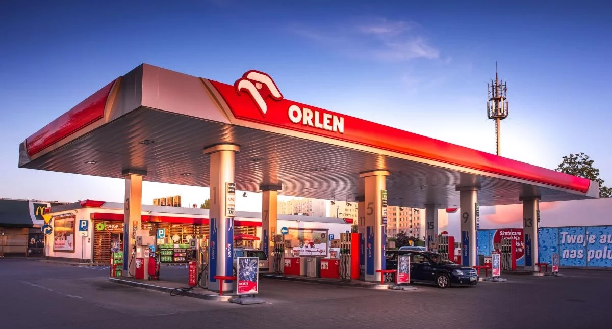 Orlen, ORLEN obniża stacjach! Kierowcy zatankują nawet litrów taniej - zdjęcie, fotografia