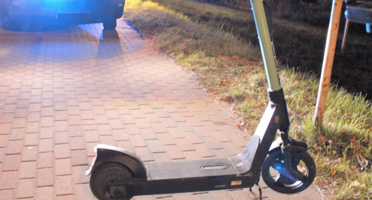 Straż miejska, Prawie wjechał hulajnogą radiowóz Pijany latek Kilińskiego Płocku - zdjęcie, fotografia