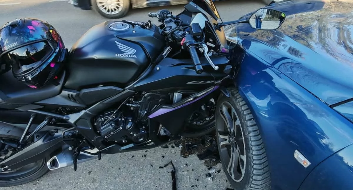 Wiadomości Policja , Niebezpieczne zdarzenie Maszewie Dużym płocki) Kierowca ustąpił pierwszeństwa motocyklistce - zdjęcie, fotografia
