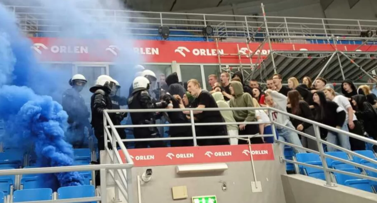 Wiadomości Policja , Awantura ranni Orlen Arenie były wielkie ćwiczenia służb [ZDJĘCIA] - zdjęcie, fotografia