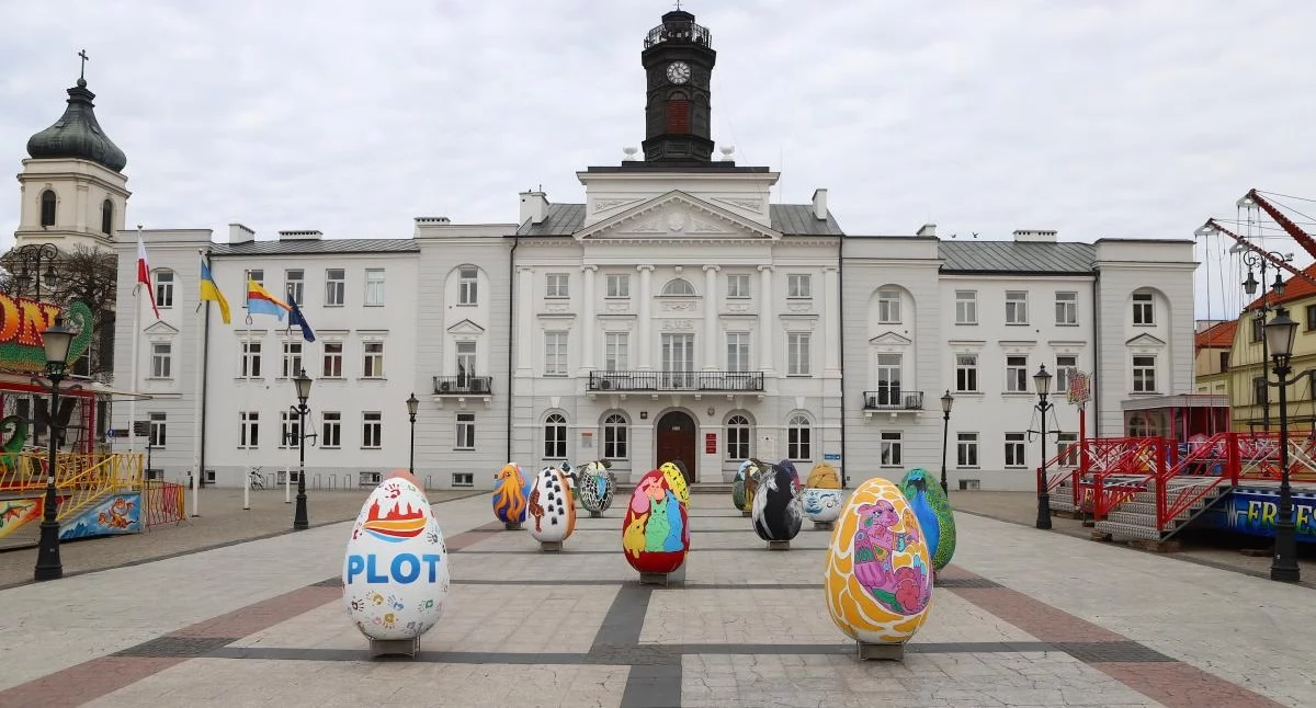 Warto wiedzieć, Wielkanoc rozmiarze Stary Rynek Płocku wjechały pisanki giganty - zdjęcie, fotografia