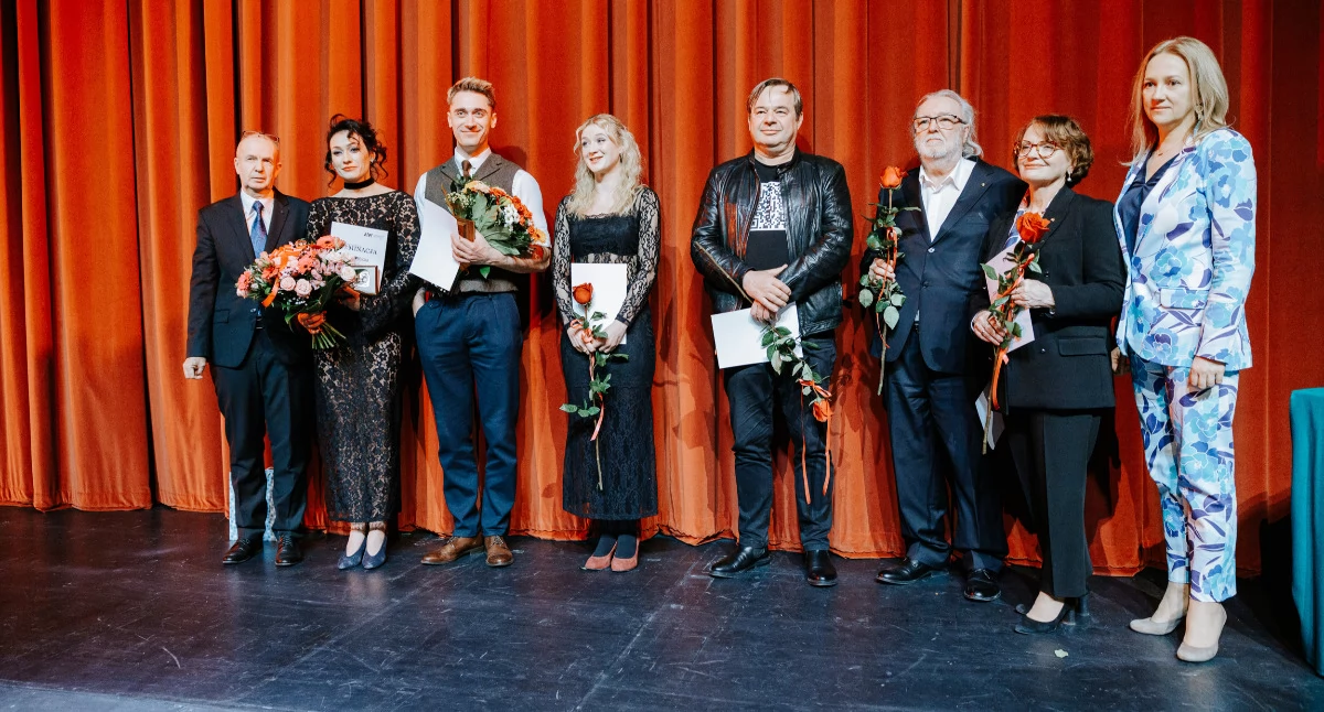 Teatr, Premiera „Ubu Króla Medal Senatu Srebrna Maska najlepszych aktorów - zdjęcie, fotografia