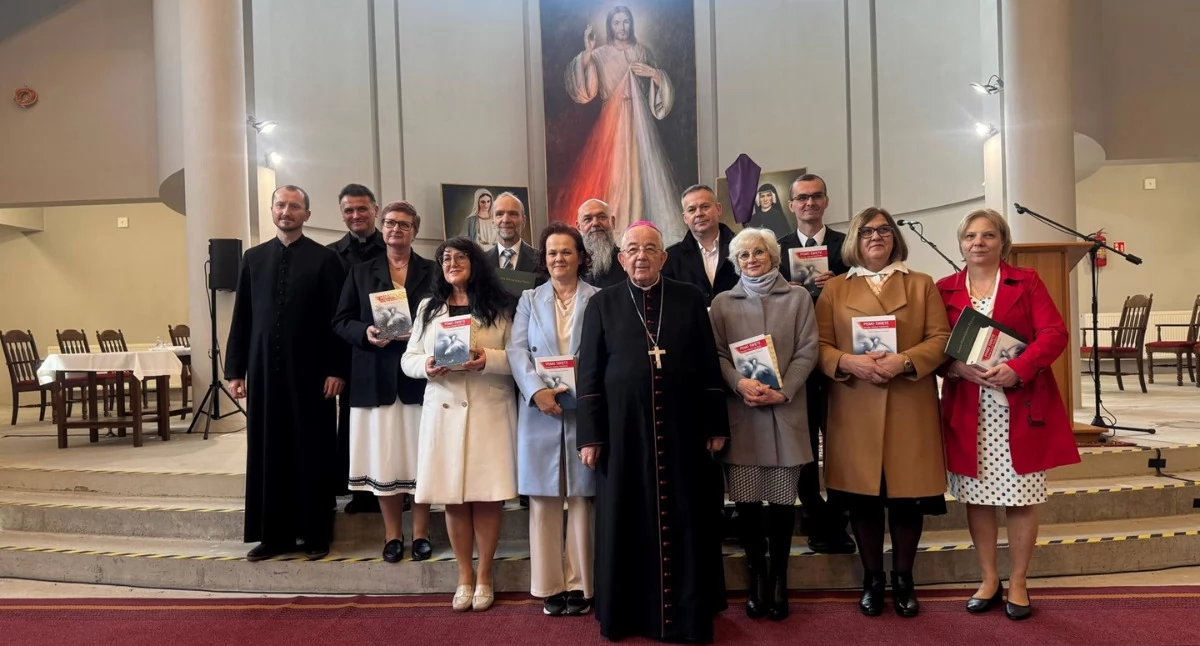 Warto wiedzieć, Historyczne wydarzenie diecezji płockiej Świeccy ustanowieni lektorami - zdjęcie, fotografia