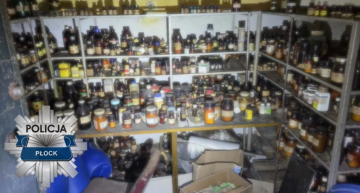 Wiadomości Policja , Akcja służb Zielonej Płocku Piwnica zmarłego chemika kryła groźną tajemnicę - zdjęcie, fotografia