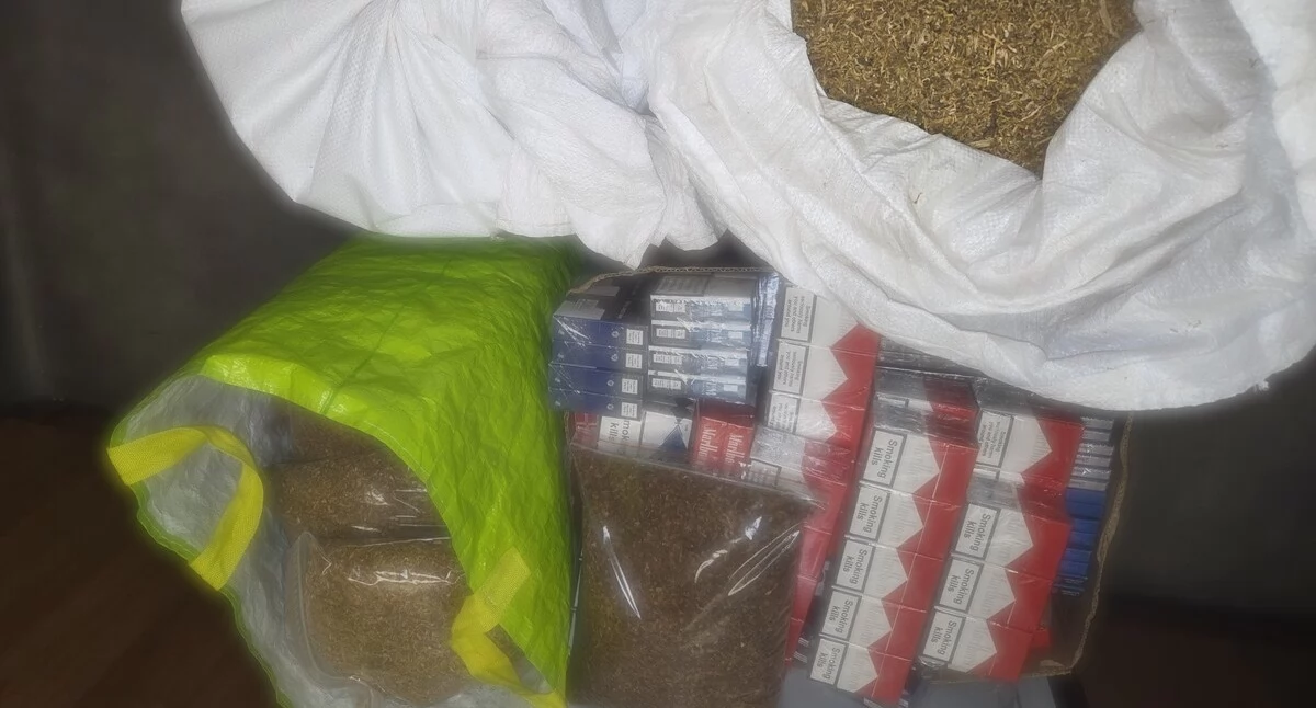  Podczas ostatniej akcji funkcjonariusze zabezpieczyli w Płocku ponad 8 kg tytoniu oraz 13 tysięcy sztuk papierosów