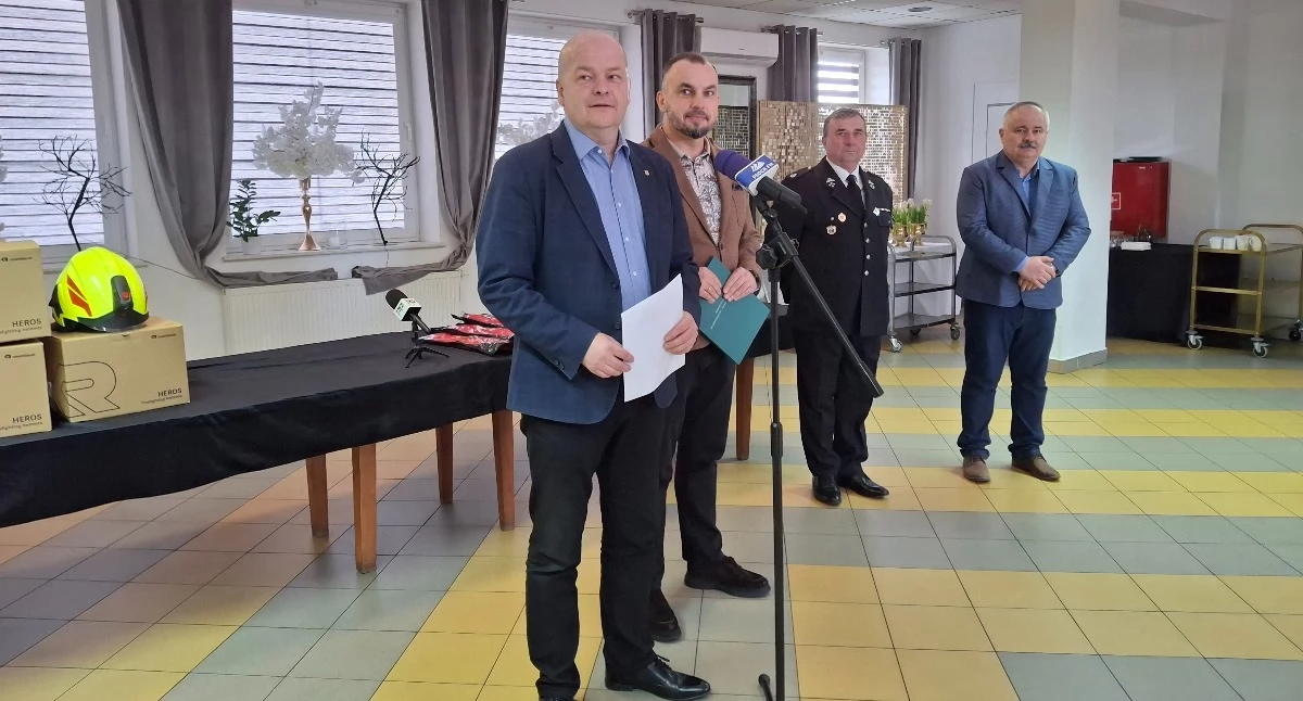 Warto wiedzieć, Sprzęt płockich jednostek Dzięki pomocy samorządów - zdjęcie, fotografia