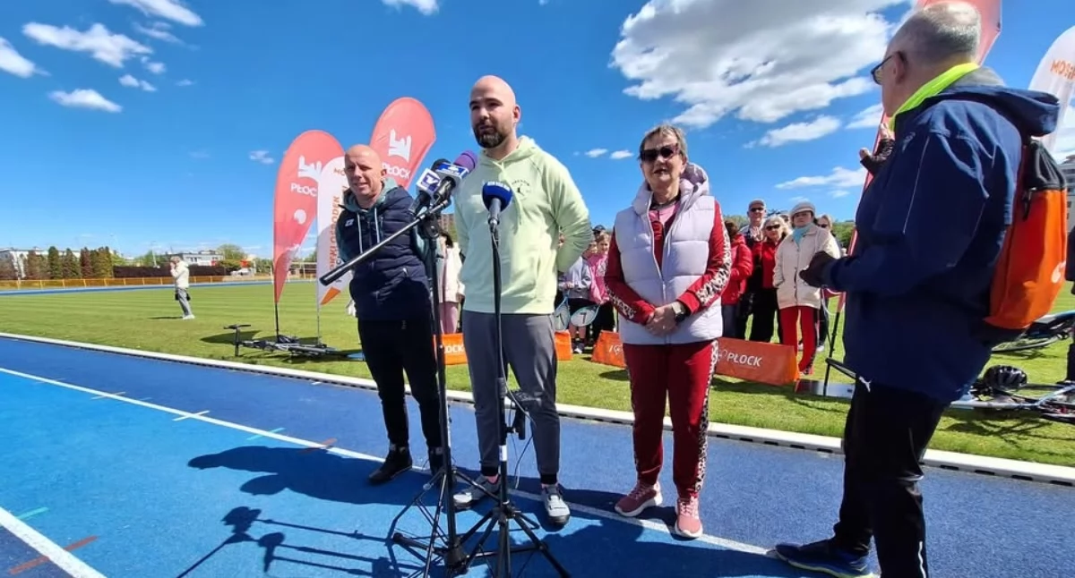 Konferencja prasowa na stadionie miejskim zapowiadająca I Płocką Olimpiadę Seniorów, foto. Karolina Burzyńska