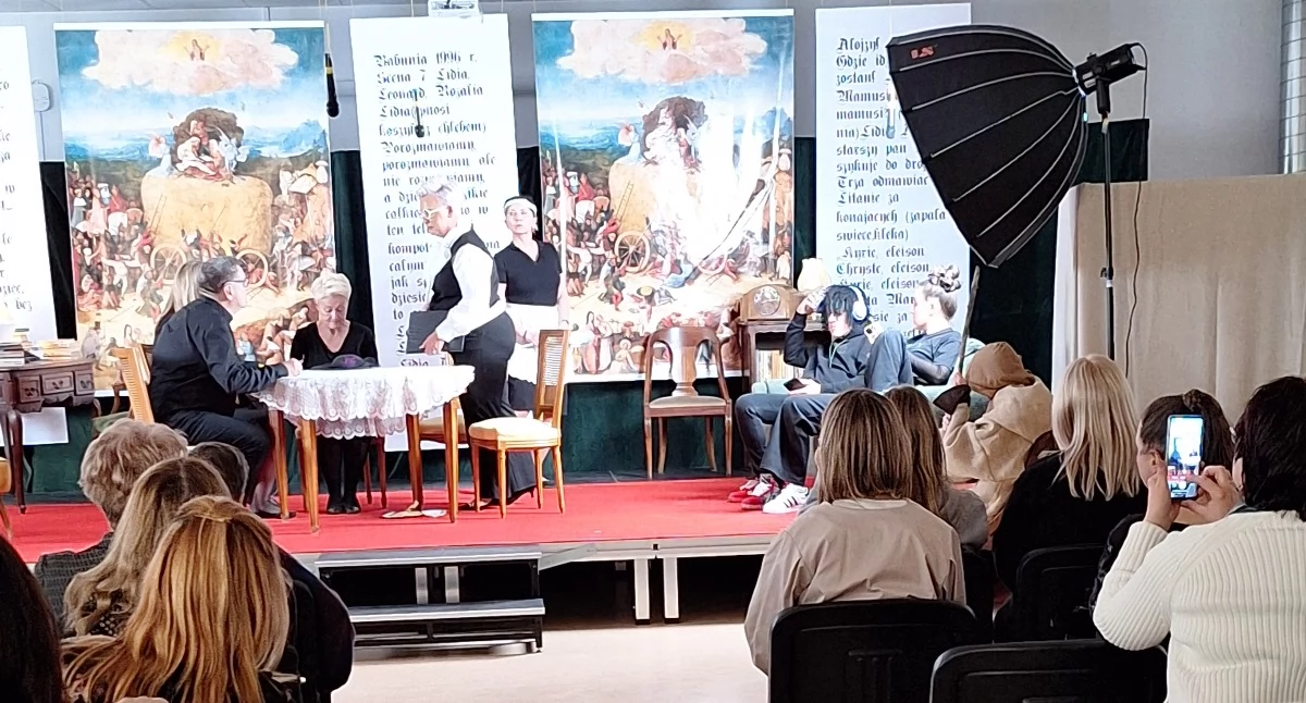 Edukacja, „Babunia” Teatrze Zespołu Szkół Usług Przedsiębiorczości Płocku - zdjęcie, fotografia
